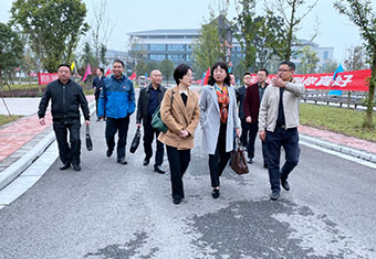 市政府副秘書長胡曉玲率隊考察資陽口腔職業(yè)學(xué)院