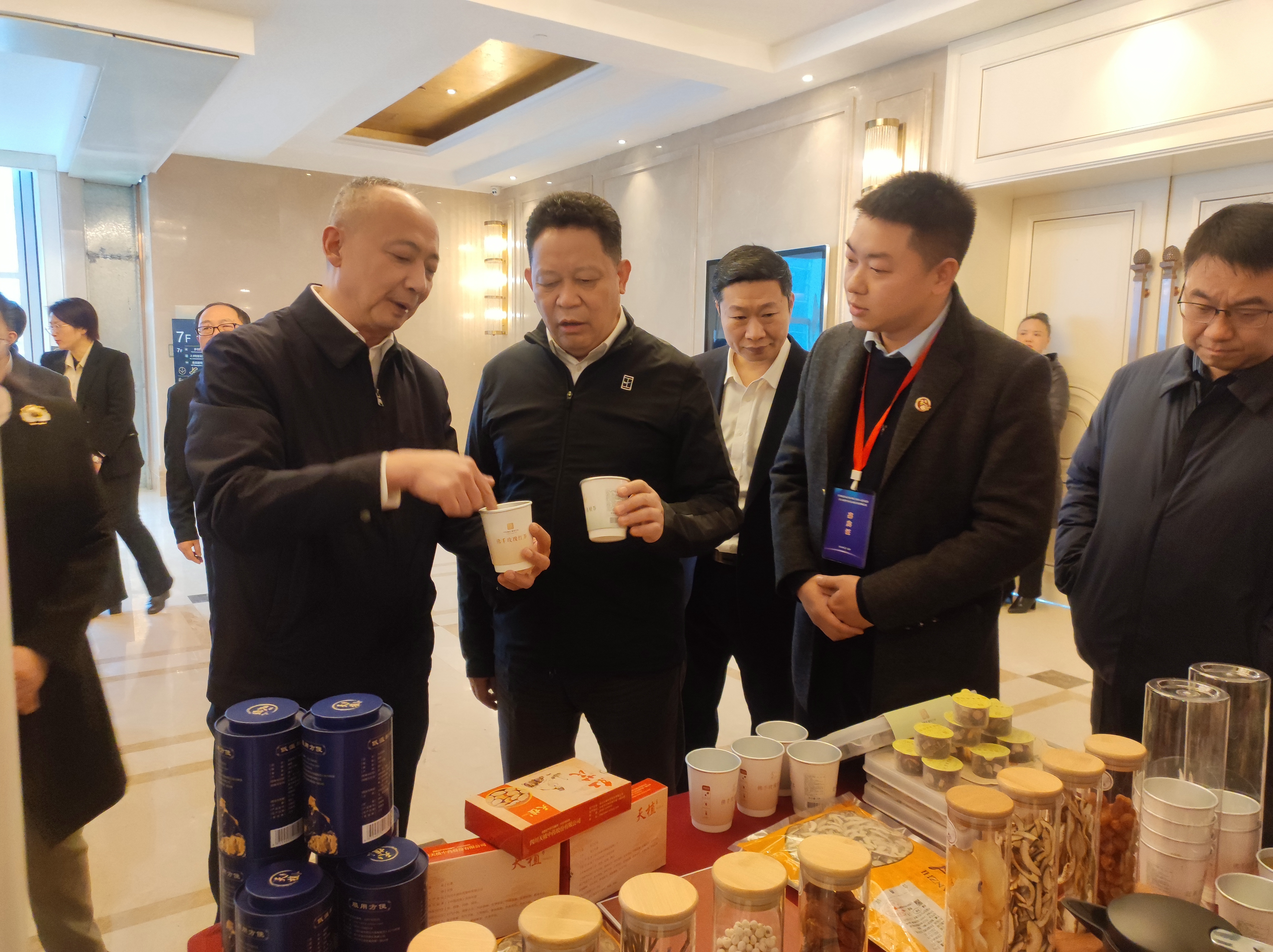 天植中藥公司參加四川省推進國家中醫(yī)藥綜合改革示范區(qū)建設(shè)工作交流暨中醫(yī)藥高質(zhì)量發(fā)展現(xiàn)場會