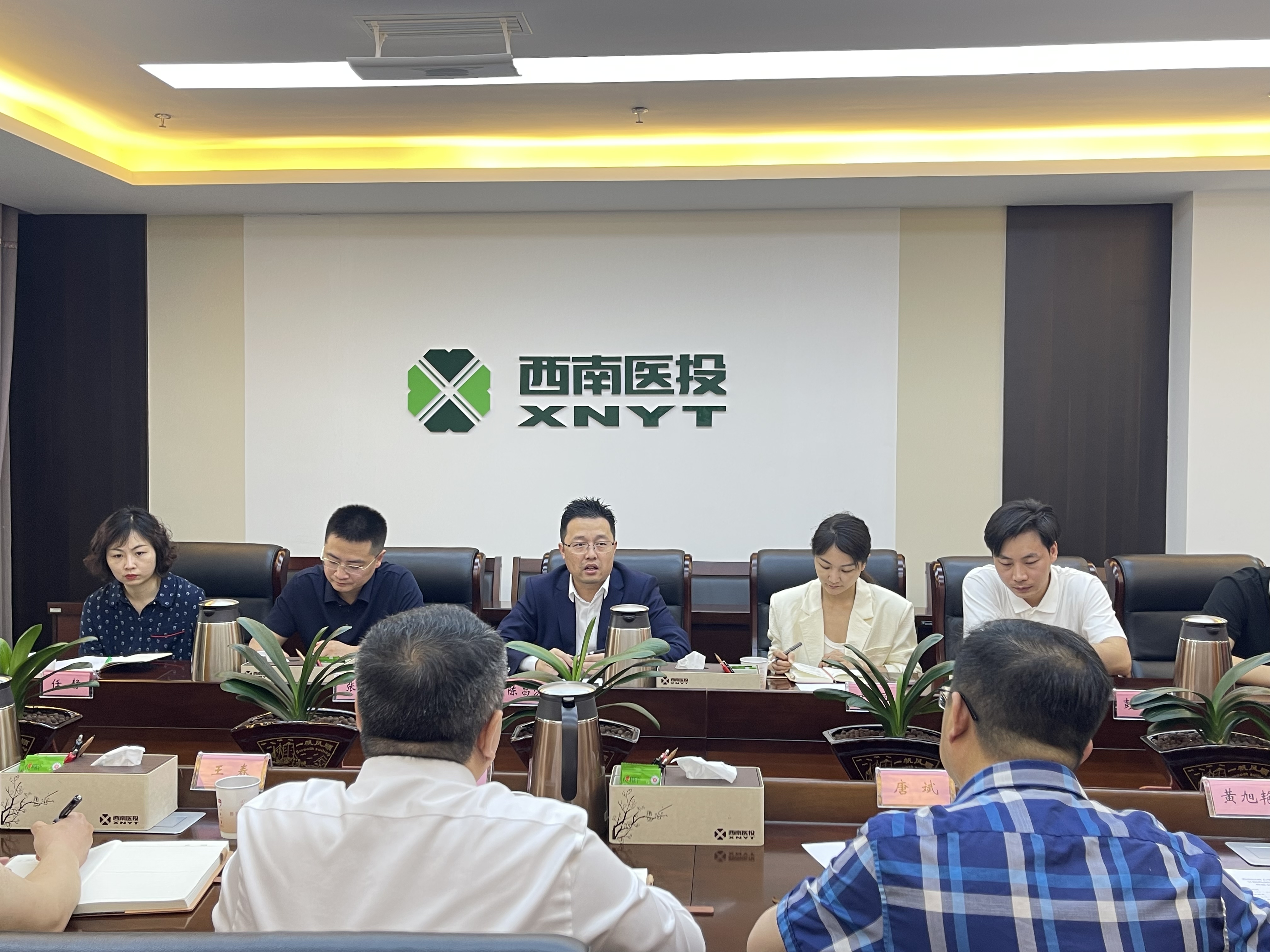 西南醫(yī)科大學附屬醫(yī)院副院長陳昌洪率隊調(diào)研西南醫(yī)投護理院項目
