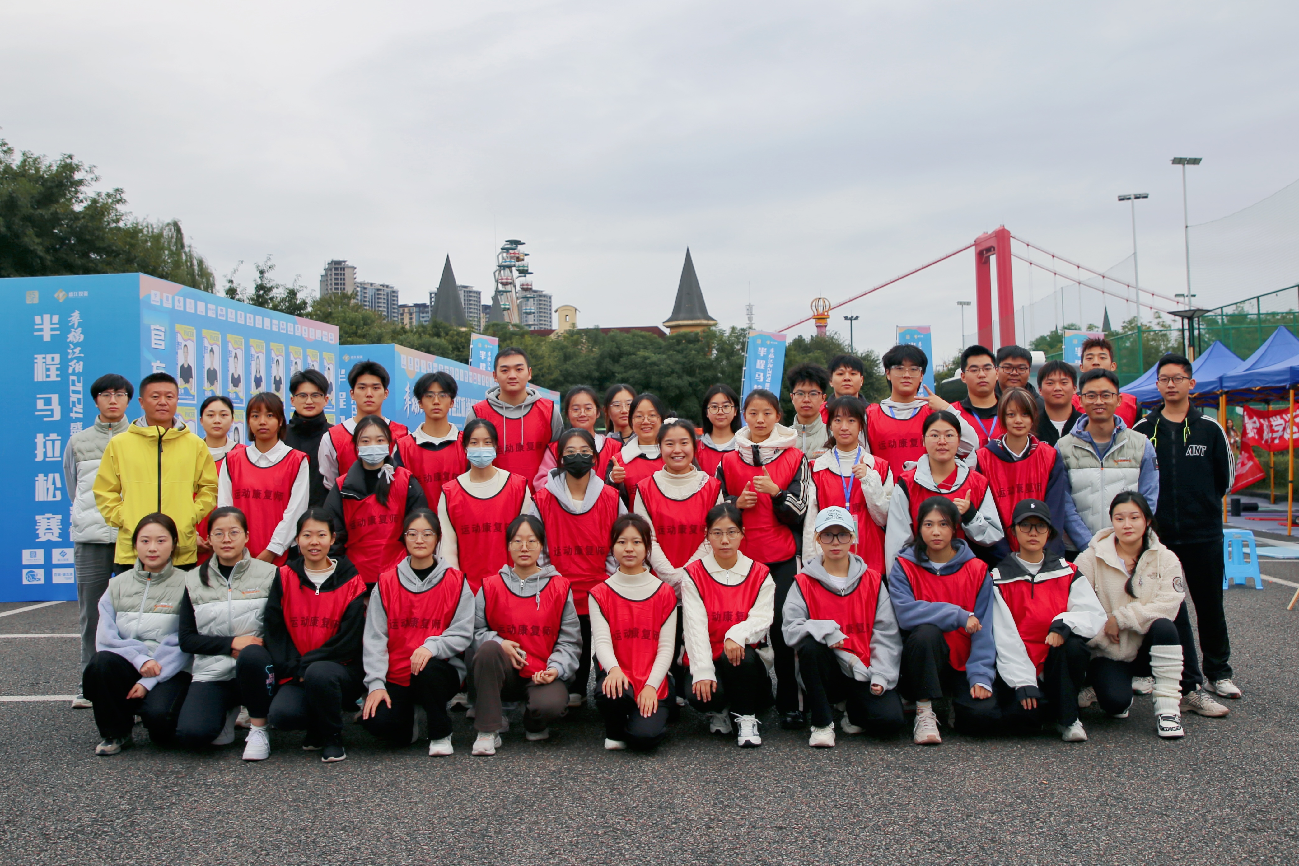 守護(hù)跑者健康，為運(yùn)動添彩——西南醫(yī)投運(yùn)動健康中心助力瀘州江陽半程馬拉松賽